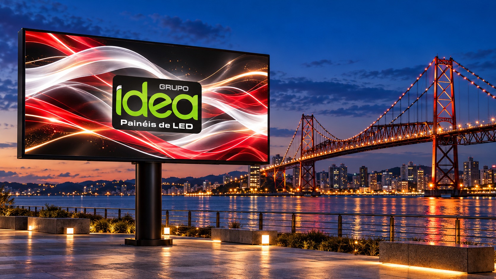 Ilustração de painel de LED em poste com logo IDEA e Ponte Hercílio Luz ao entardecer, em Florianópolis